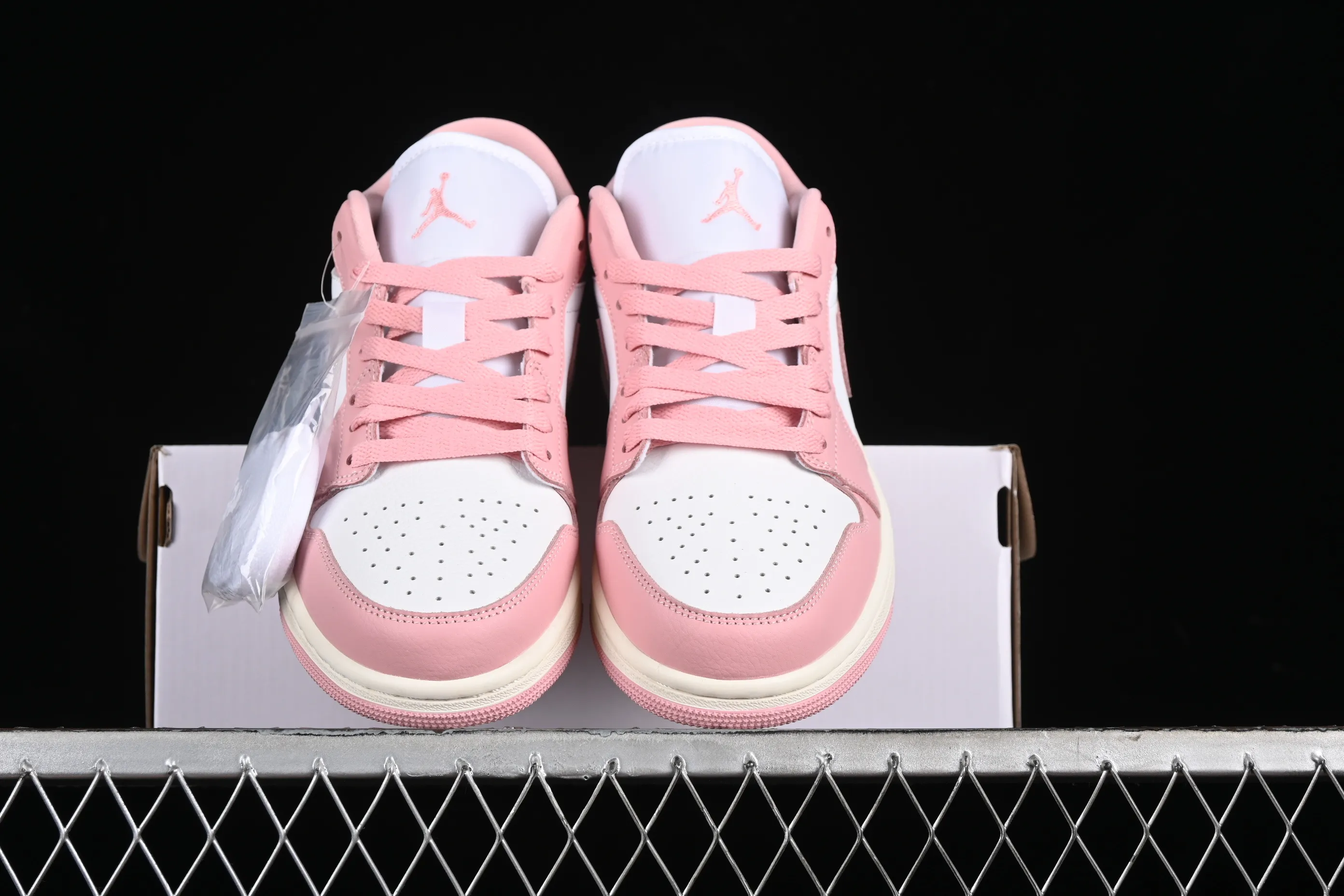 All categories Air Jordan Jordan series basketball shoes Air Jordan 1 Low Air Jordan 1 Low AJ1 Joe 1 pink and white low-top cultural and casual sneakers DC0774-162